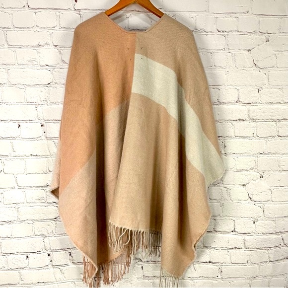 Soia & Kyo neutral toned poncho one size fits all - Picture 2 of 12